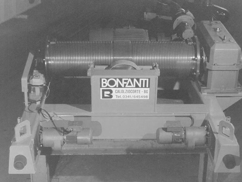 Foto storica di un macchinario BONFANTI