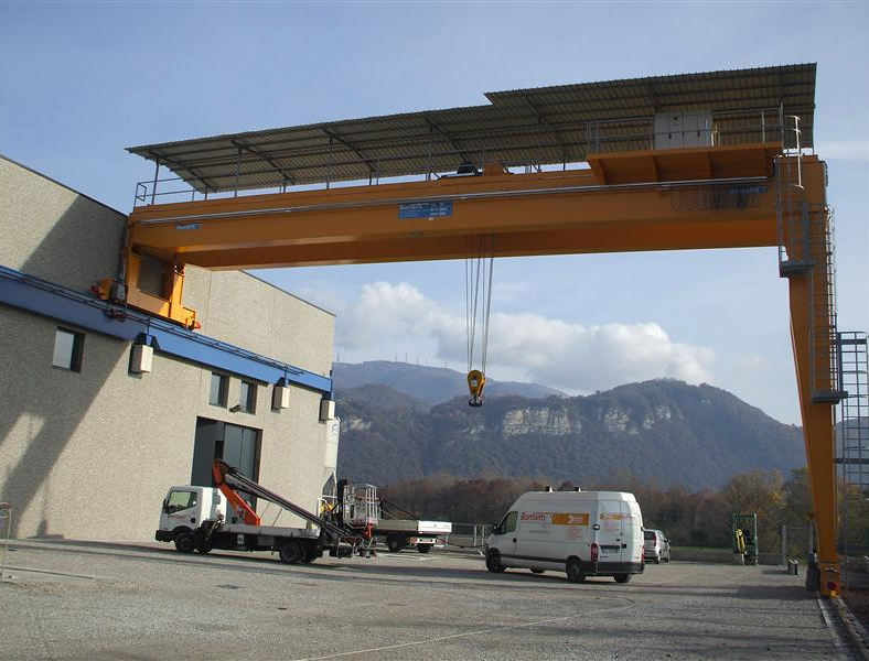 BONFANTI gantry crane from below