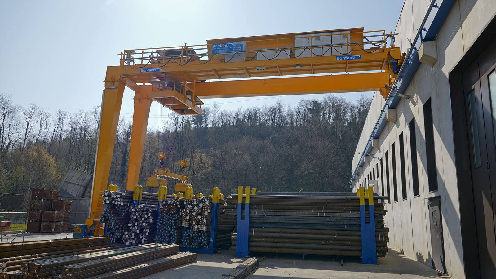 BONFANTI gantry crane mounted outdoors
