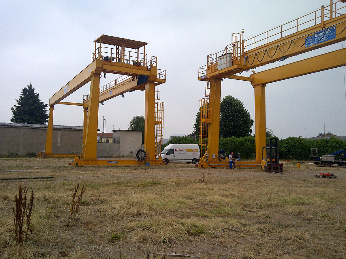 BONFANTI gantry crane in a construction yard