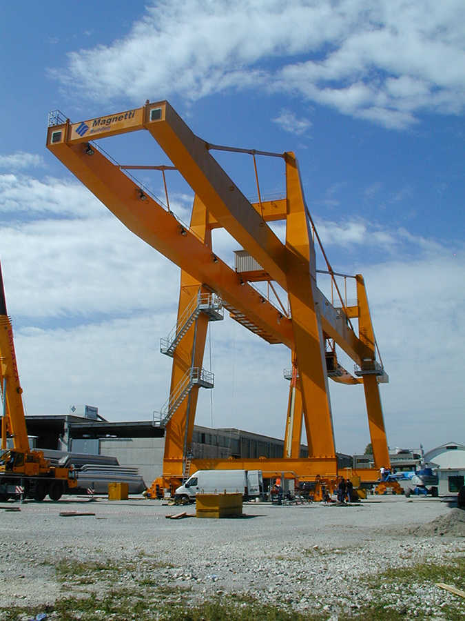 BONFANTI gantry crane seen from below