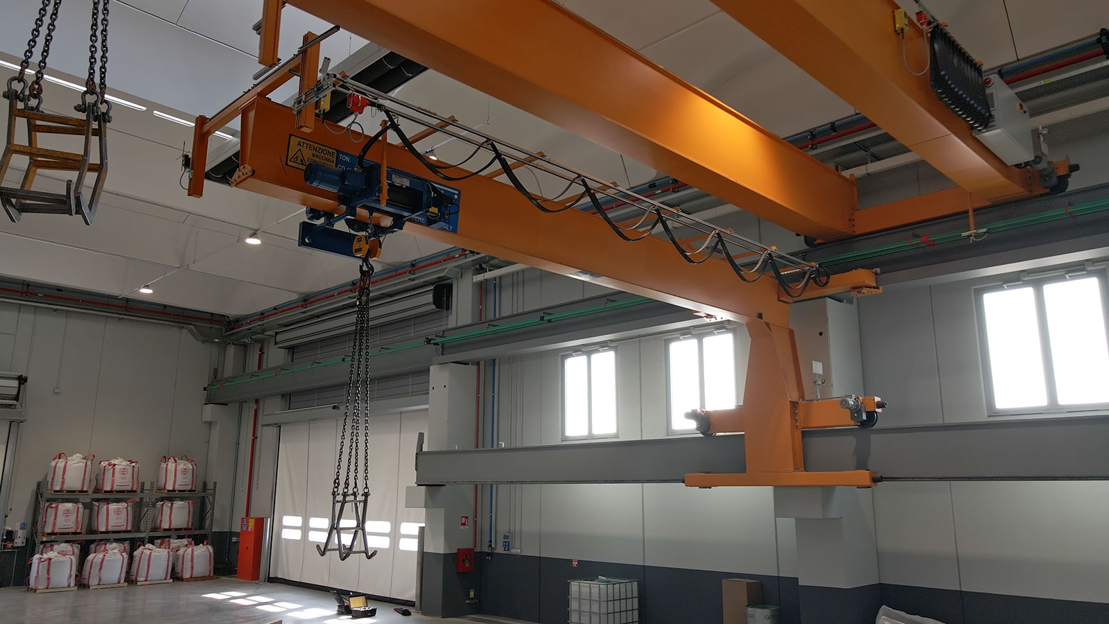 Gru a bicicletta BONFANTI nello stabilimento