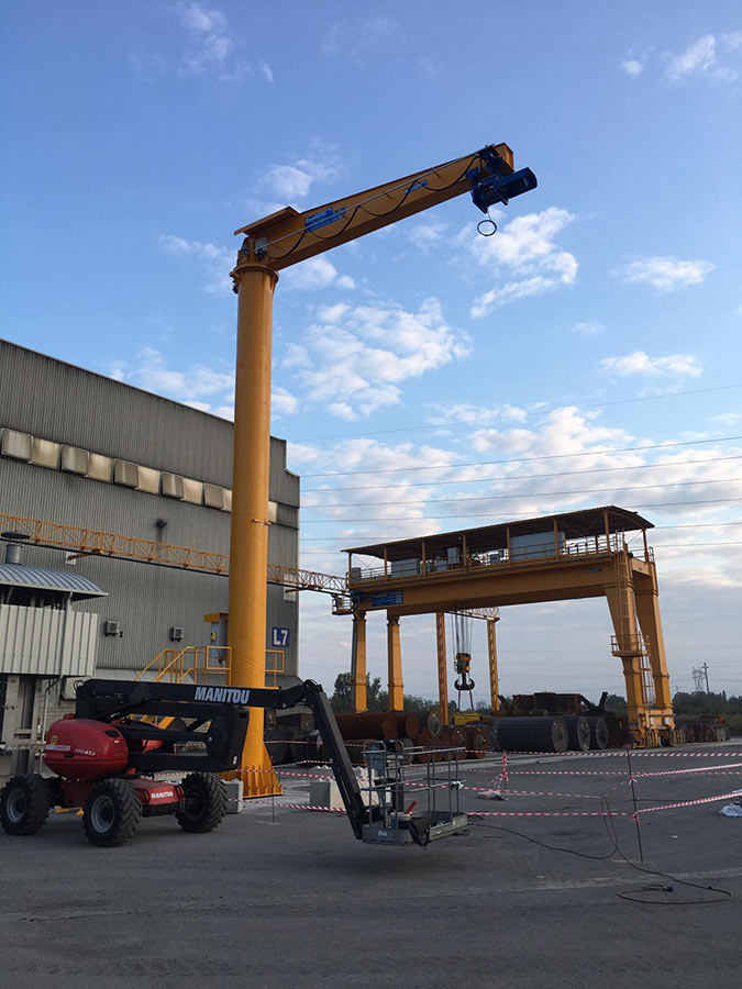 Gru a bandiera BONFANTI viste dal basso