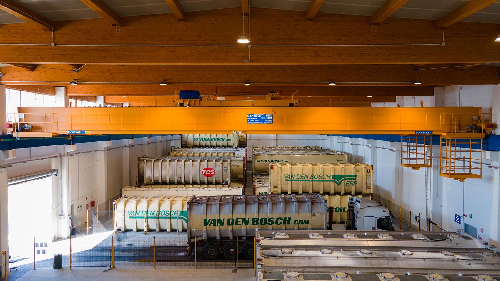 Interno magazzini per stoccaggio container BONFANTI