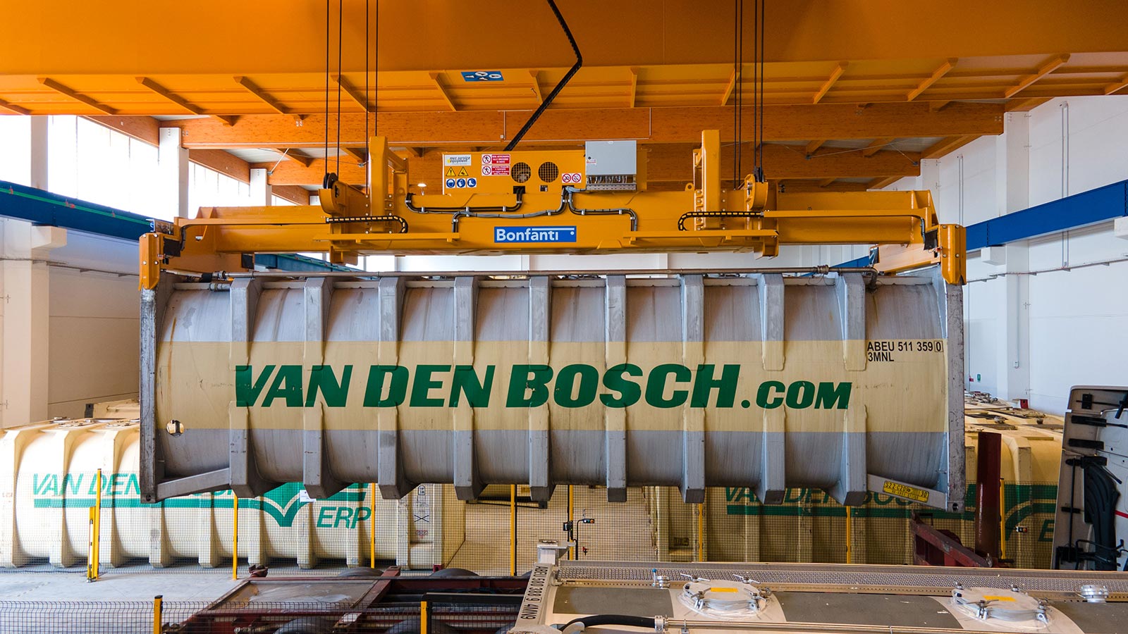 Interno magazzini per stoccaggio container BONFANTI