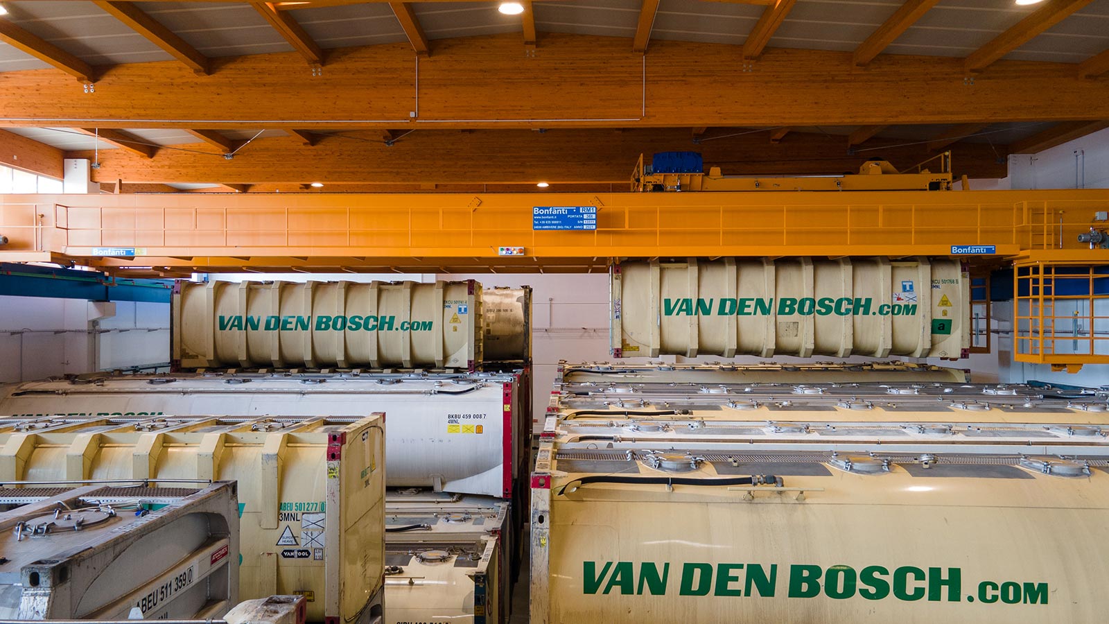 Interno magazzini per stoccaggio container BONFANTI