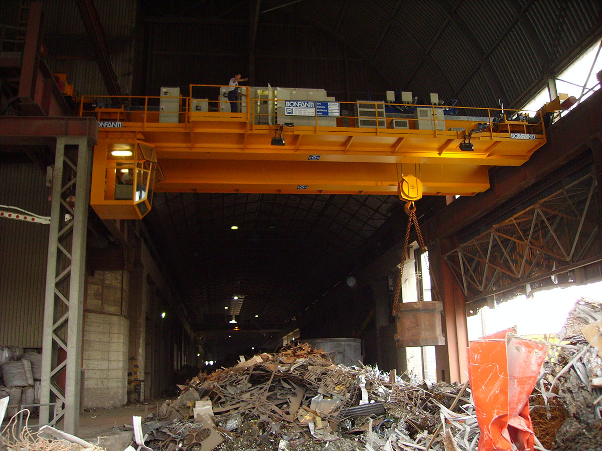 Gru parco rottami prodotta da BONFANTI