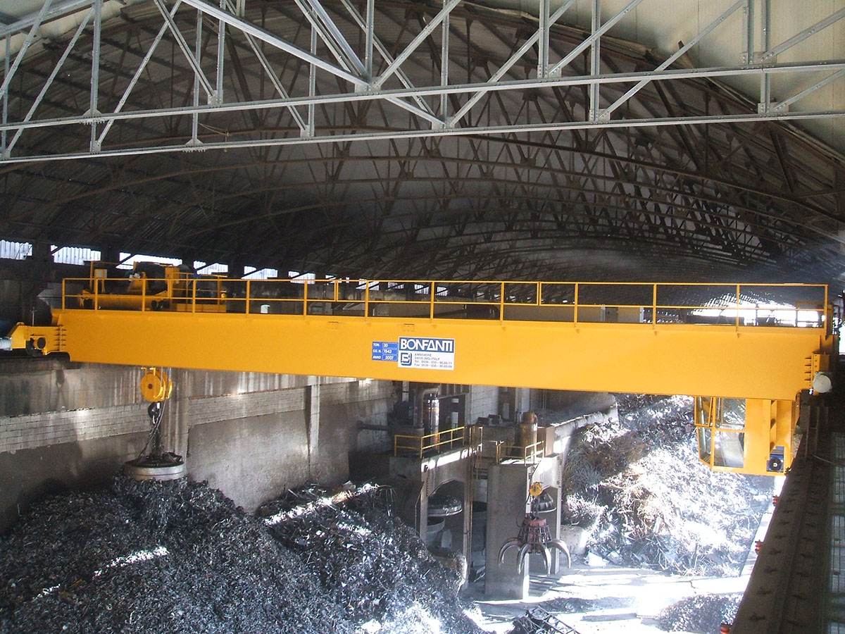 Gru parco rottami prodotta da BONFANTI